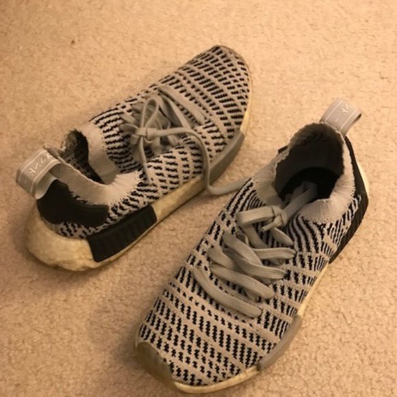 Adidas BOOST - Kids - 5.5 - Picture 3 of 3